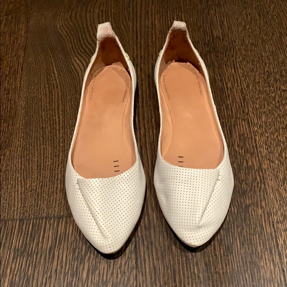 Terra Plana white flat shoe